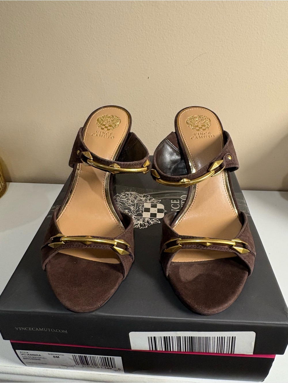 NWT Vince Camuto Cambra Brownie Suede Gold Hardware Heels Sandals 8M with Box - Picture 5 of 12